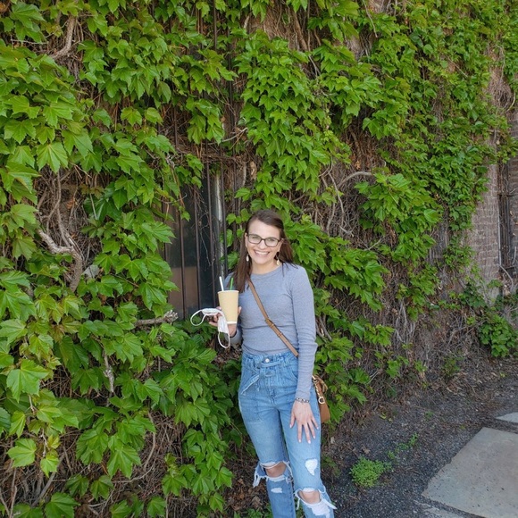 Hi! Welcome to my closet 🛍️ - Picture 4 of 6